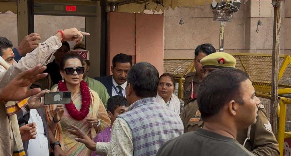 सांसद और सिनेस्टार कंगना ने बाबा दरबार में लगाई हाजिरी, धर्मेंद्र के निधन पर दी श्रद्धांजलि