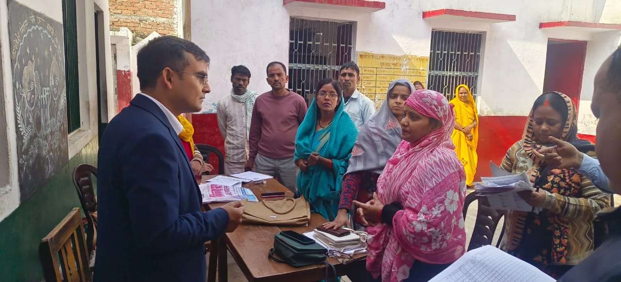 जिलाधिकारी ने एसआईआर की प्रगति का लिया जायजा, दिए आवश्यक निर्देश