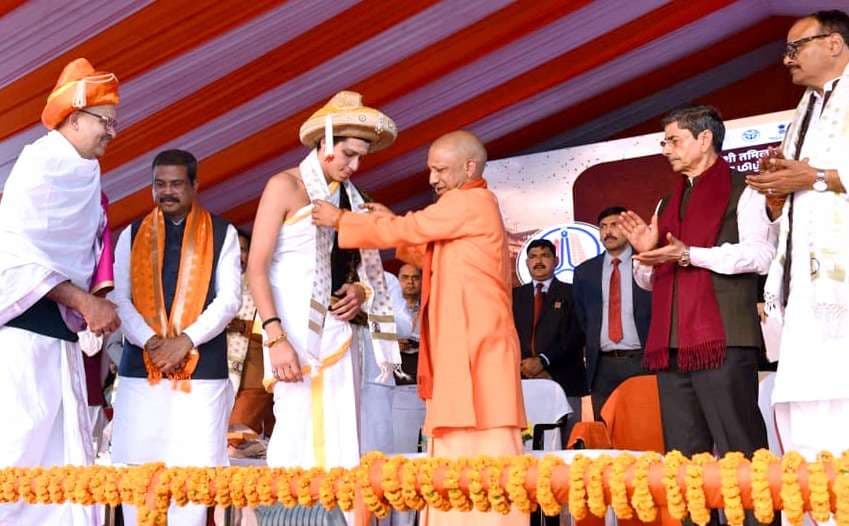 कौन हैं वेदमूर्ति देवव्रत महेश रेखे जिन्हें सीएम योगी ने स्मृति चिन्ह देकर किया सम्मानित