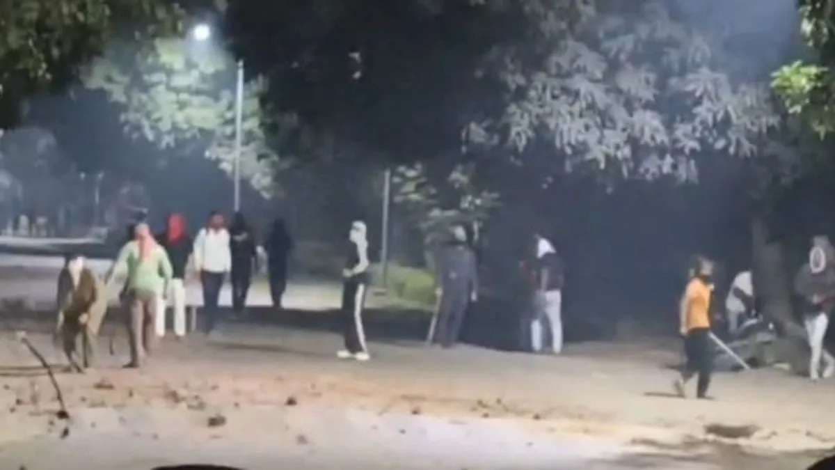 बीएचयू में छात्रों और सुरक्षाकर्मियों के पथराव और मारपीट से तनाव, कई घायल