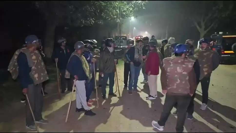बीएचयू में आधी रात बवाल के बाद एक्शन में पुलिस, दो नामजद समेत 100 अज्ञात पर केस