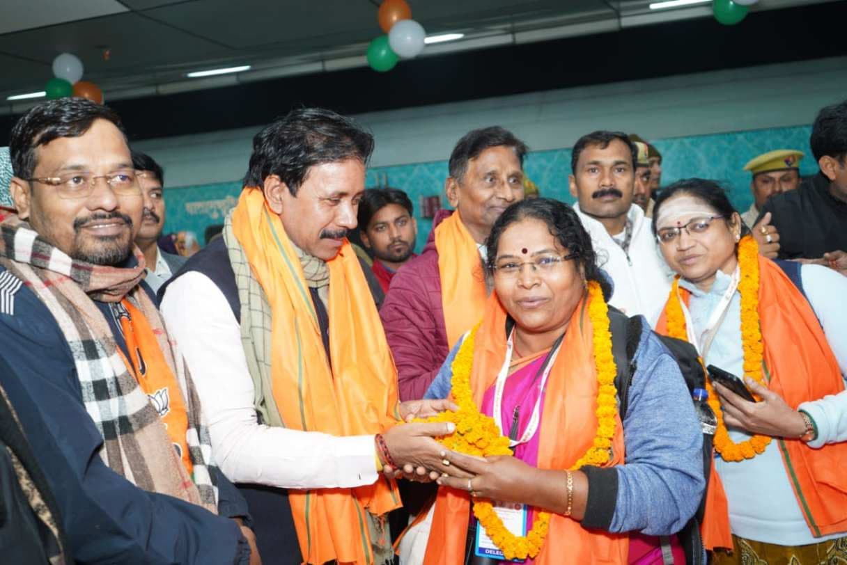 तमिलनाडु से आया तीसरा दल, डमरू वादन और पुष्पवर्षा के बीच लेखकों का हुआ भव्य स्वागत