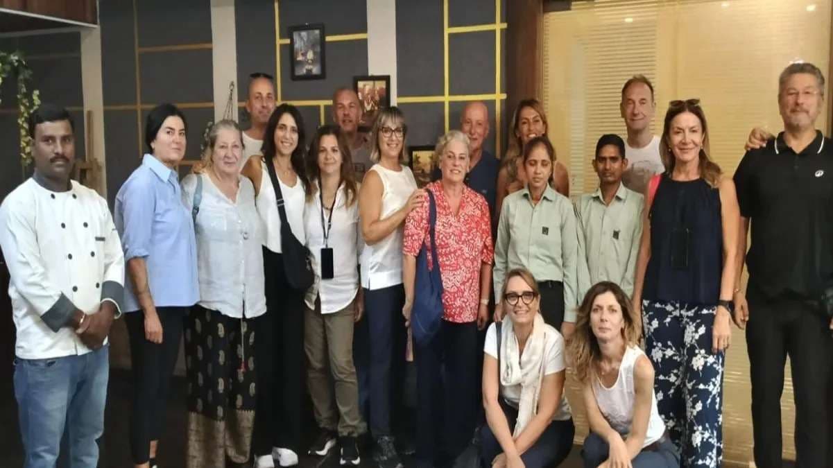 हवाई संकट से वाराणसी पर्यटन को करोड़ों की चपत, और भी हो सकता है नुकसान