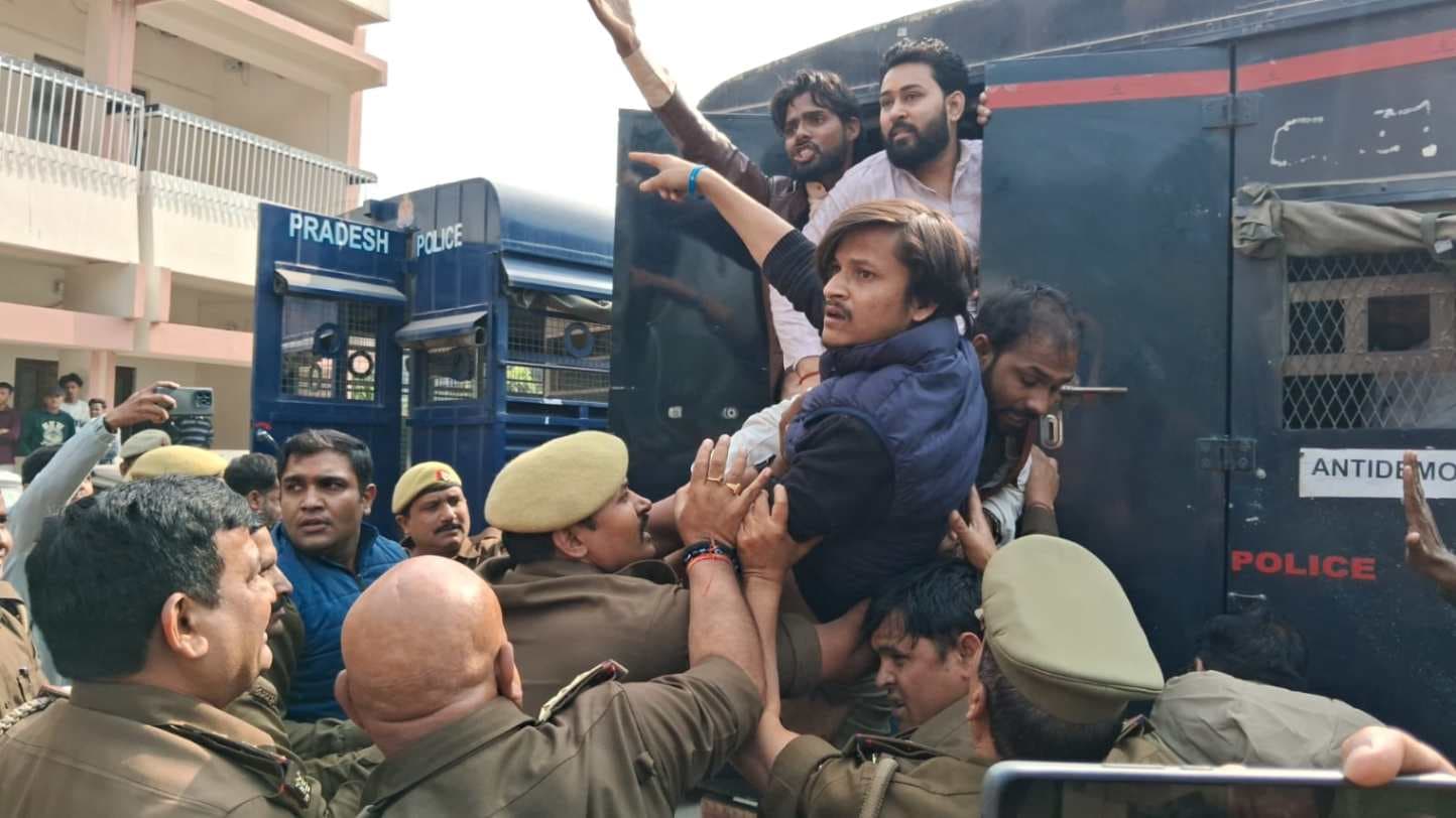 सर्किट हाउस पर हंगामा कर रहे सैकड़ों कांग्रेस कार्यकर्ता गिरफ्तार, रैली रोके जाने पर थे बिफरे