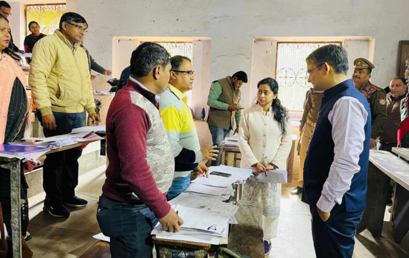 जिलाधिकारी ने एसआईआर कार्यों का किया निरीक्षण, मैपिंग और फीडिंग का लिया ब्यौरा