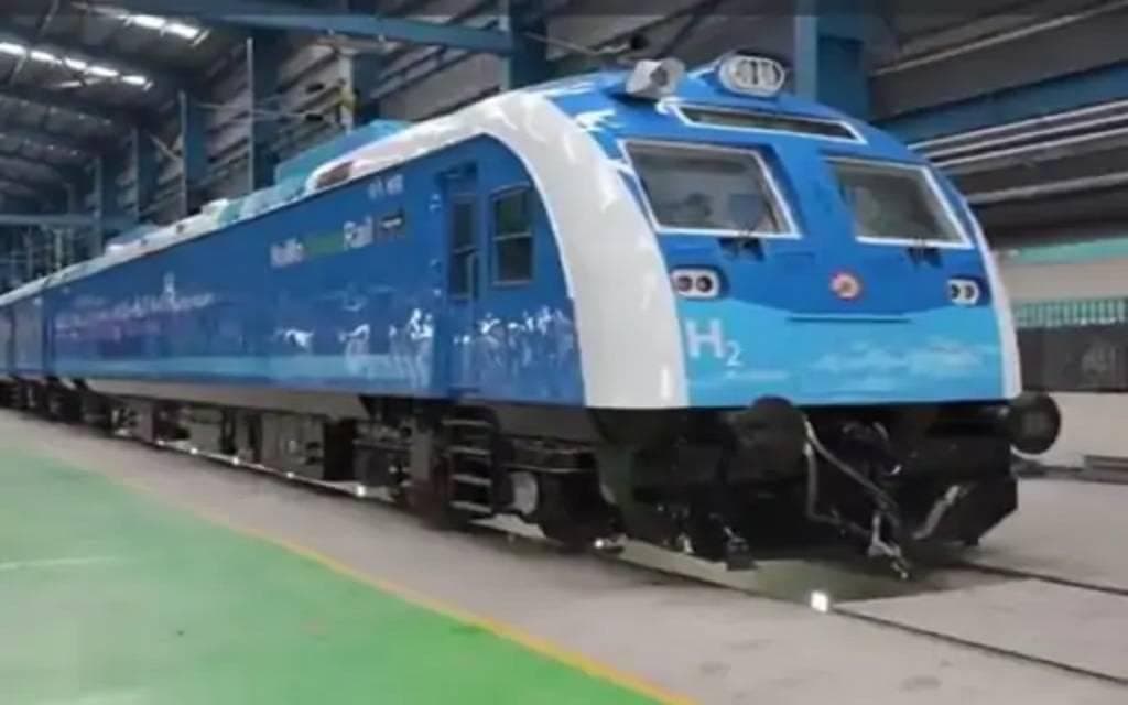 गोरखपुर–वाराणसी रेलखंड पर देश की पहली हाइड्रोजन ट्रेन चलाने की तैयारी, राज्य सरकार ने दी मंजूरी