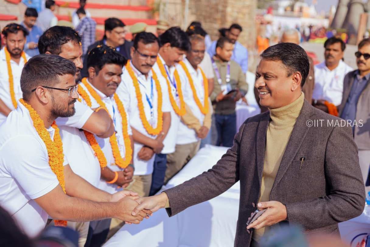 काशी तमिल संगमम कार रैली - ऋषि अगस्त्य व्हीकल एक्सपीडिशन पहुँची काशी, मंडलायुक्त ने किया स्वागत