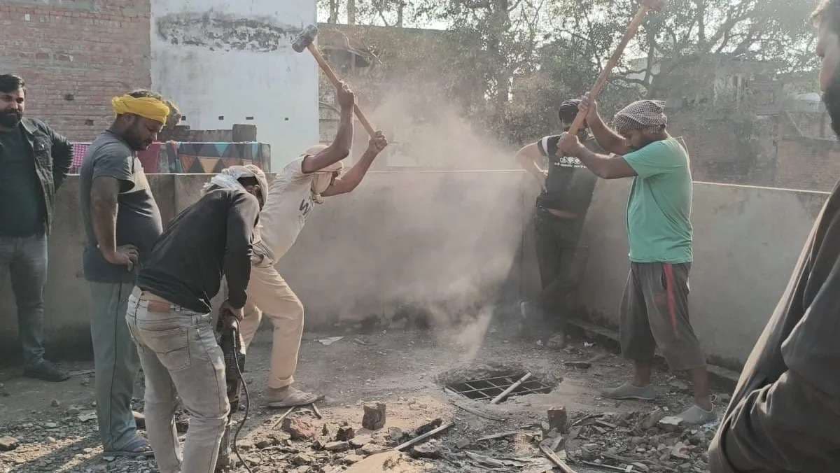 दालमंडी चौड़ीकरण ने पकड़ी रफ्तार, सातवें दिन 11वें मकान पर चल रहा हथौड़ा