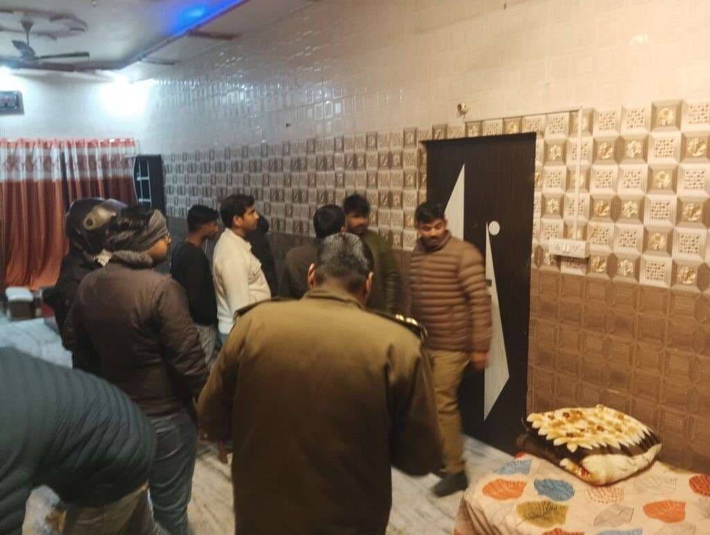वाराणसी में स्पा सेंटर की आड़ में देह व्यापार का खुलासा, चार गिरफ्तार