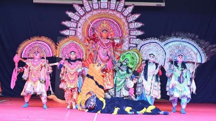 आईआईटी बीएचयू में काशी यात्रा की धूम, नृत्य, जादूगरी, इल्यूजन शो का रोमांच