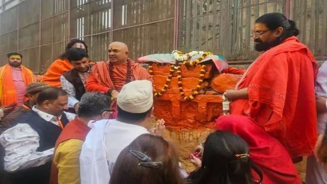 बाबा विश्वनाथ को कराया जा रहा रामकथा का रसपान, श्रृंगार गौरी पूजन के साथ हुई नौ दिवसीय यह शुरुआत