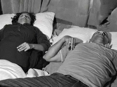 वाराणसी के होटल में सिकन्दराबाद के भाई बहन ने दी जान, जहरीला पदार्थ खाने की आशंका