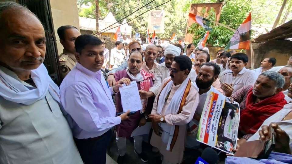 स्मार्ट मीटिर के नाम पर उत्पीड़न के विरोध में कांग्रेसियों का प्रदर्शन, सौंपा ज्ञापन
