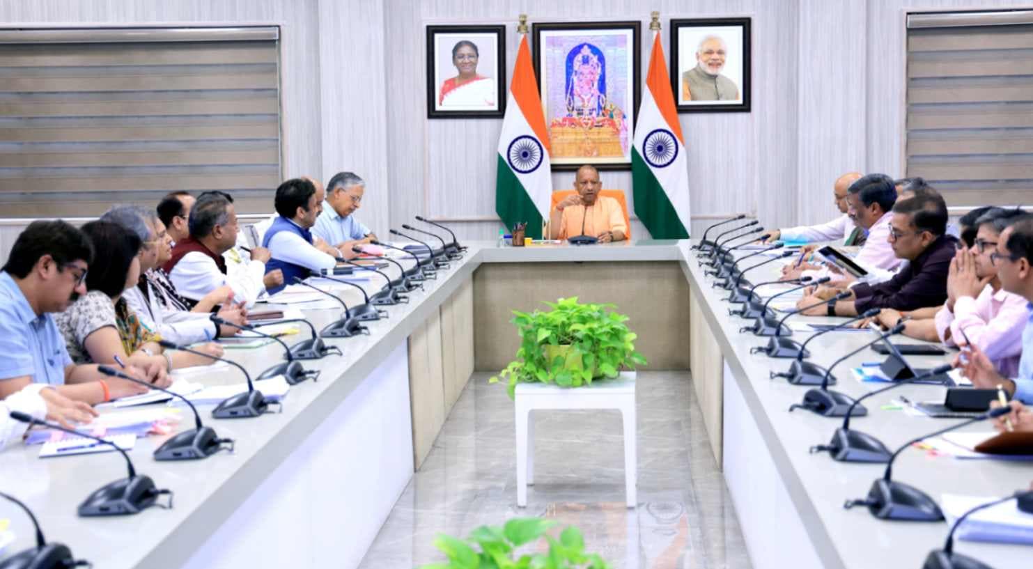 मुख्यमंत्री योगी का बड़ा फैसला: सरकारी फ्लीट 50% घटेगी, वर्चुअल मीटिंग और वर्क फ्रॉम होम को बढ़ावा...