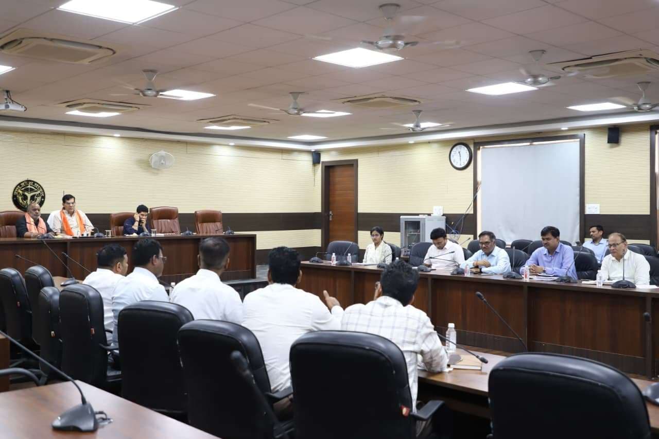 बारिश से पहले एक्शन मोड में मंत्री ए.के. शर्मा, सफाई और बिजली व्यवस्था सुधारने के दिए सख्त निर्देश...