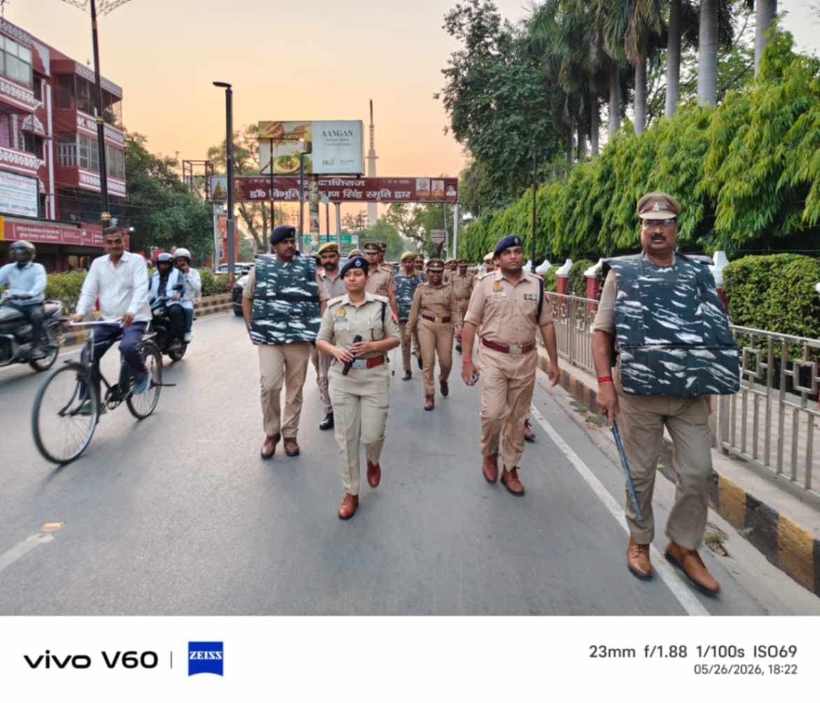 बकरीद को लेकर पुलिस का फ्लैग मार्च, संवेदनशील इलाकों में बढ़ाई गई चौकसी...