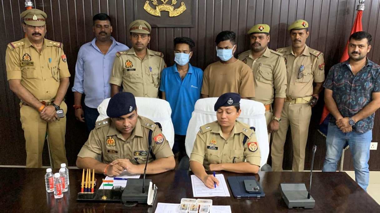 वाराणसी में मकान से हुई लाखों की चोरी का पुलिस ने किया खुलासा, दो आरापित गिरफ्तार...