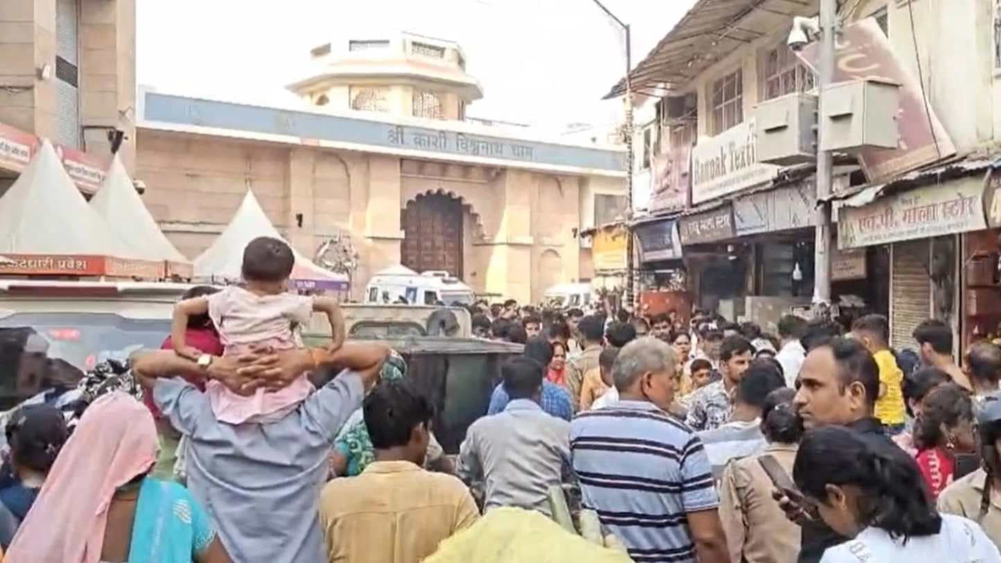 काशी में सोमवती अमावस्या पर श्रद्धालुओं ने गंगा में लगाई पुण्य की डुबकी, महिलाओं ने रखा व्रत...