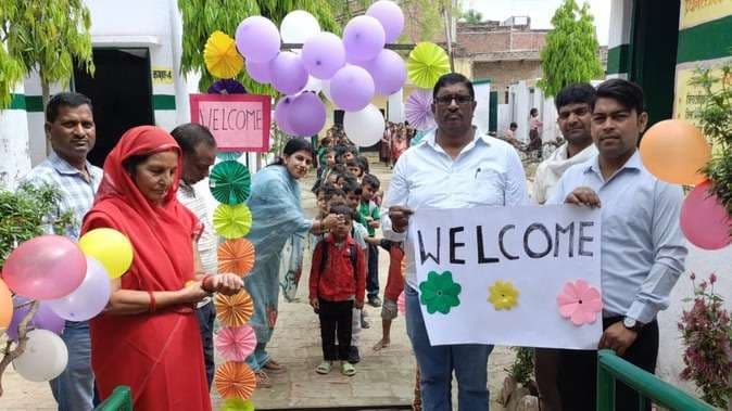 गर्मी की छुट्टी खत्म, वाराणसी में बदले समय के साथ आज से खुले स्कूल…
