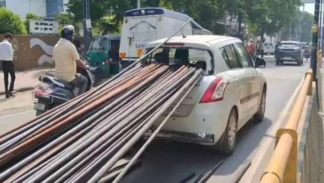 वाराणसी में चलती कार में घुस गया लोहे का सरिया, कार चला रहे बैंककर्मी सुरक्षित...