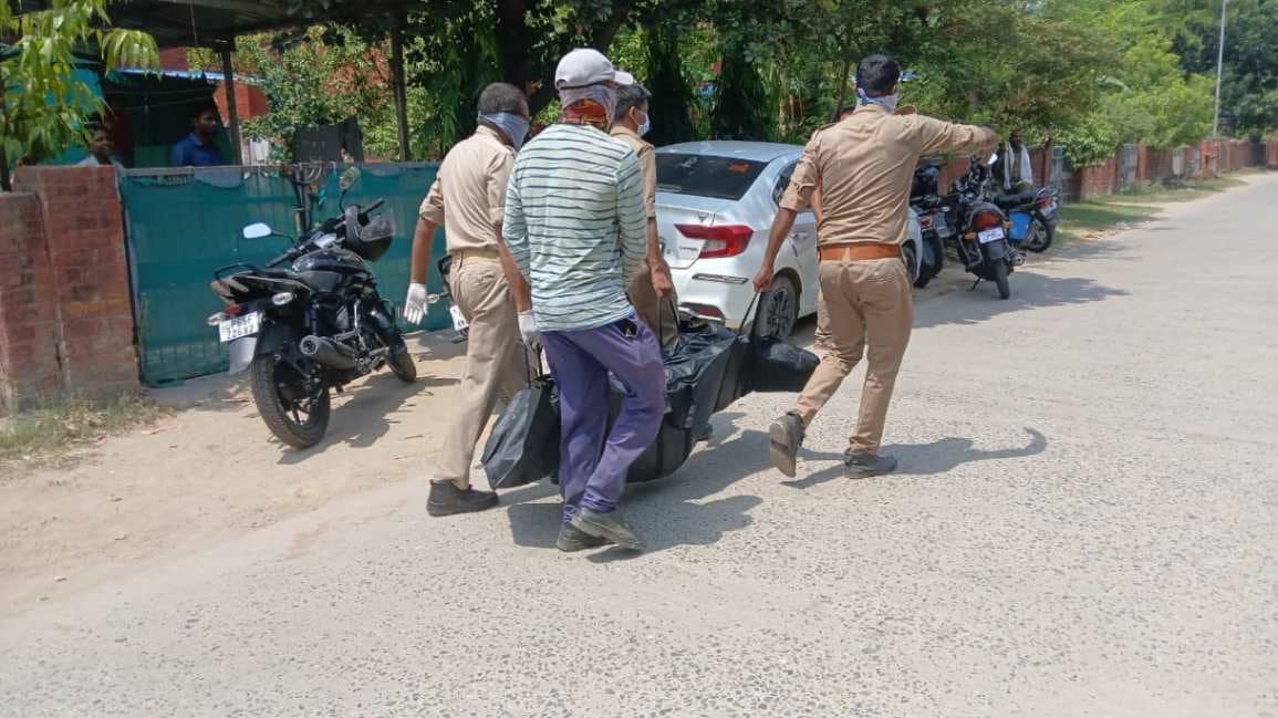 वाराणसी के बरेका आवास में रेल कर्मचारी की संदिग्ध हाल में मौत, जांच में जुटी पुलिस...