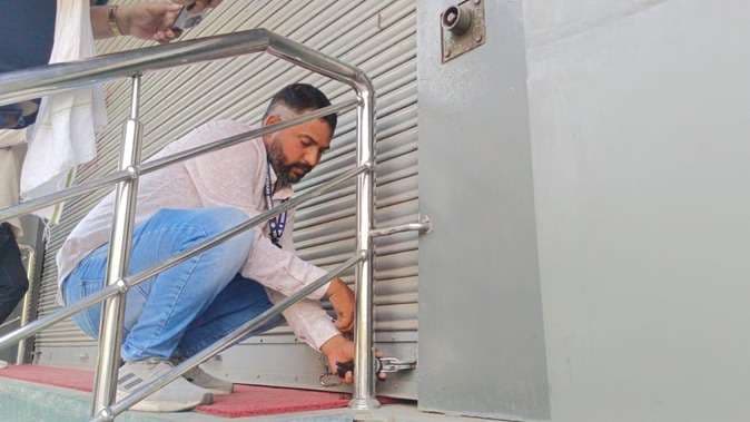 लखनऊ अग्निकांड के बाद वीडीए का एक्शन, नियमों के उल्लंघन पर कई कोचिंग सेंटर सील...