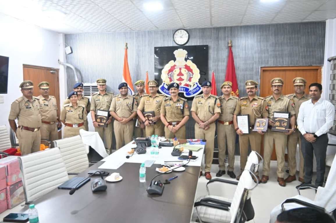 वाराणसी में किराना कारोबारी हत्याकांड के पांच आरोपियों पर लगेगा गैंगस्टर, पुलिस टीम सम्मानित...