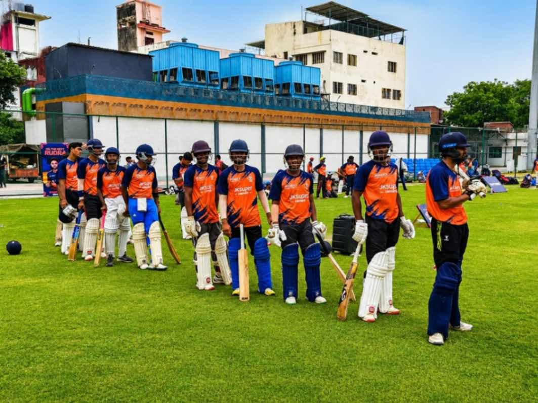वाराणसी में काशी रुद्रा ने तलाशे क्रिकेट के प्रतिभाशाली खिलाड़ी...