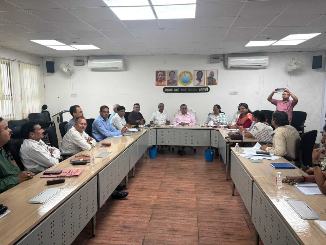 जींस,टी शर्ट पहनकर नहीं जा सकेंगे काशी विद्यापीठ के दीक्षांत समारोह में, पारंपरिक वस्त्र अनिवार्य...