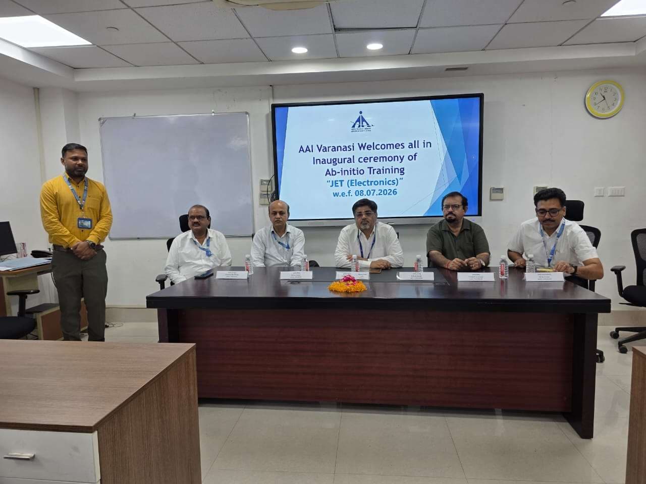 वाराणसी एयरपोर्ट पर CNS अधिकारियों की ट्रेनिंग शुरू:503 जूनियर एग्जीक्यूटिव्स को मिलेगी तकनीकी जानकारी...