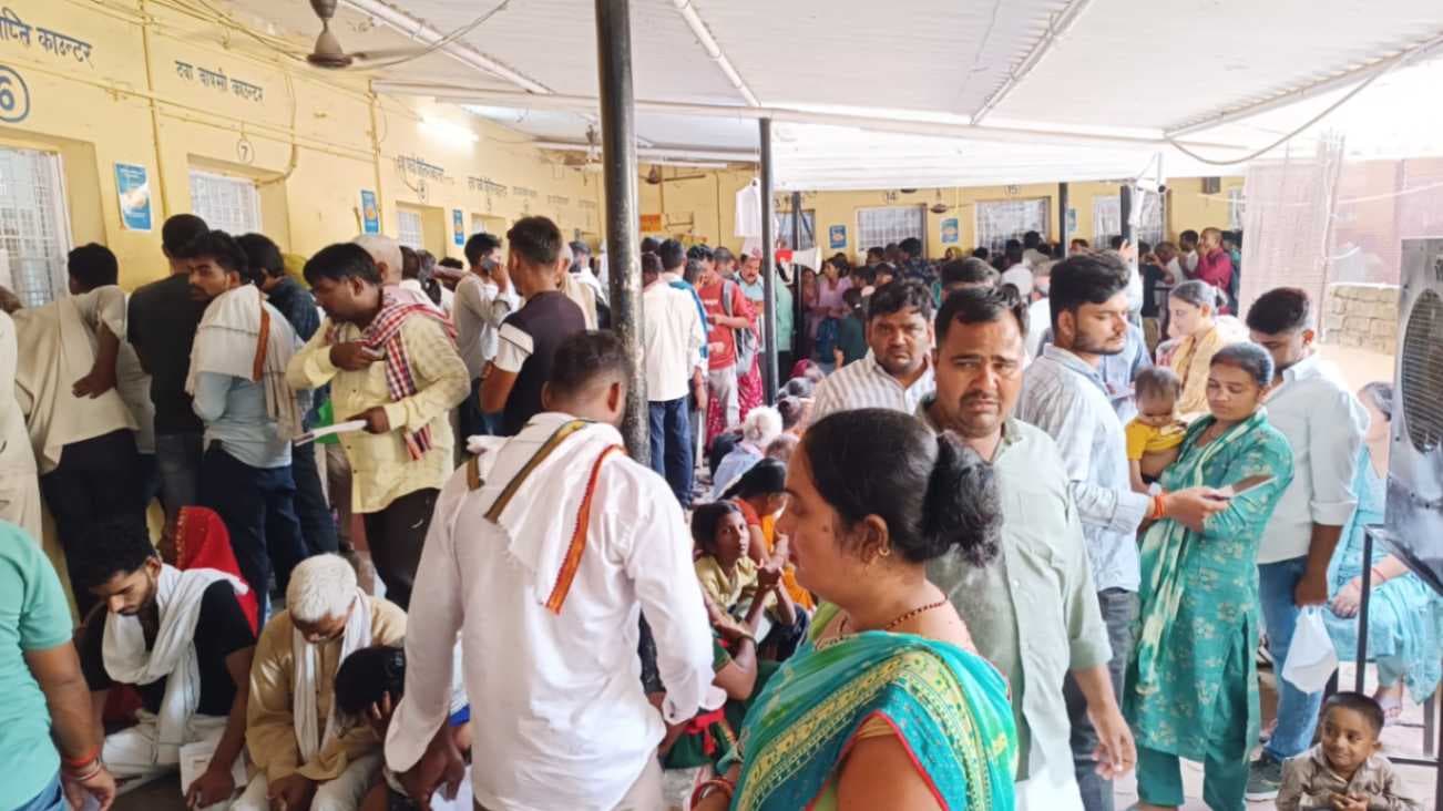 BHU के लचर व्यवस्था के आगे लाचार दिखे मरीज व परिजन, इलाज के लिए दिनभर करना पड़ रहा इंतजार...