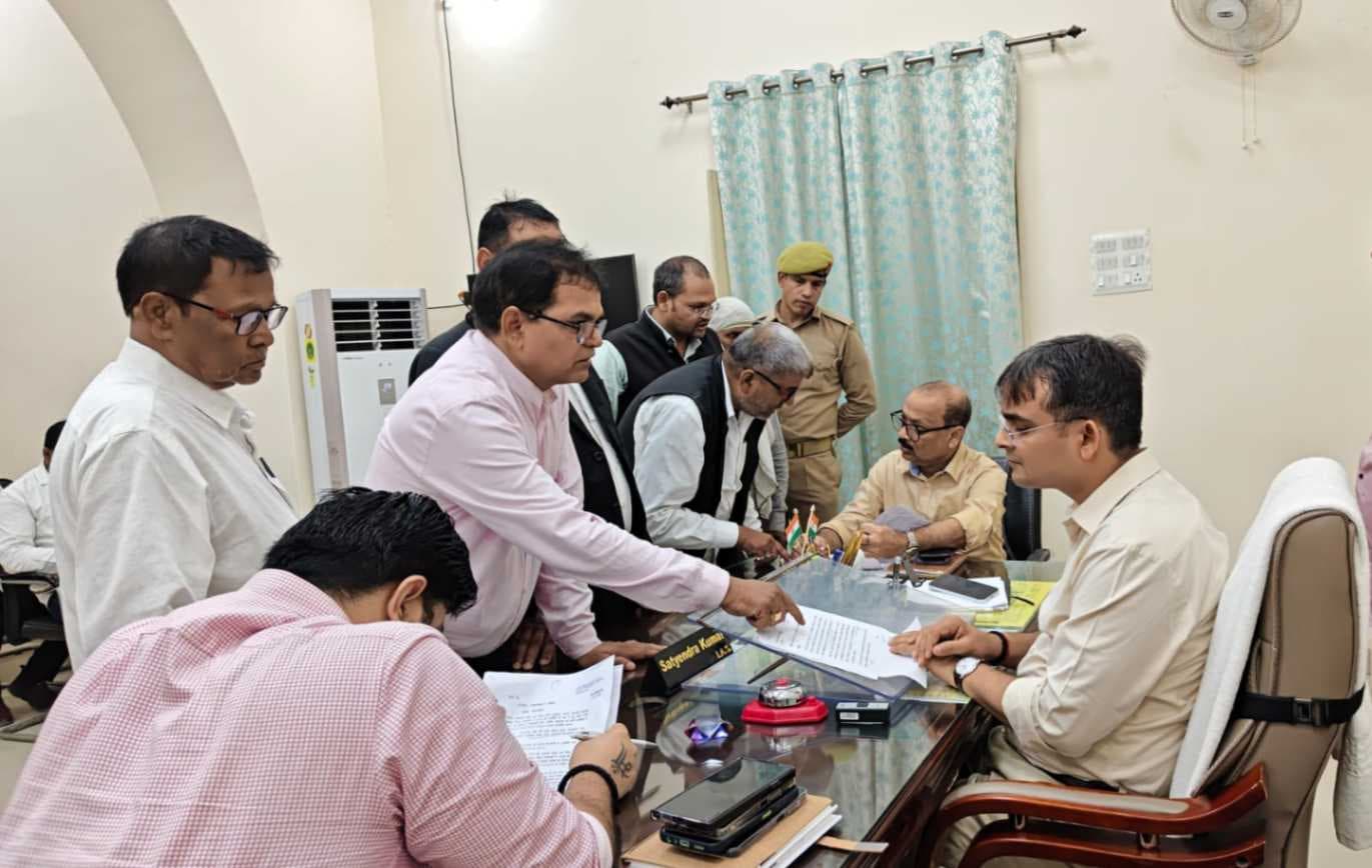 जिलाधिकारी ने अधिकारियों को दिया रोज आईजीआरएस पोर्टल देखने का निर्देश