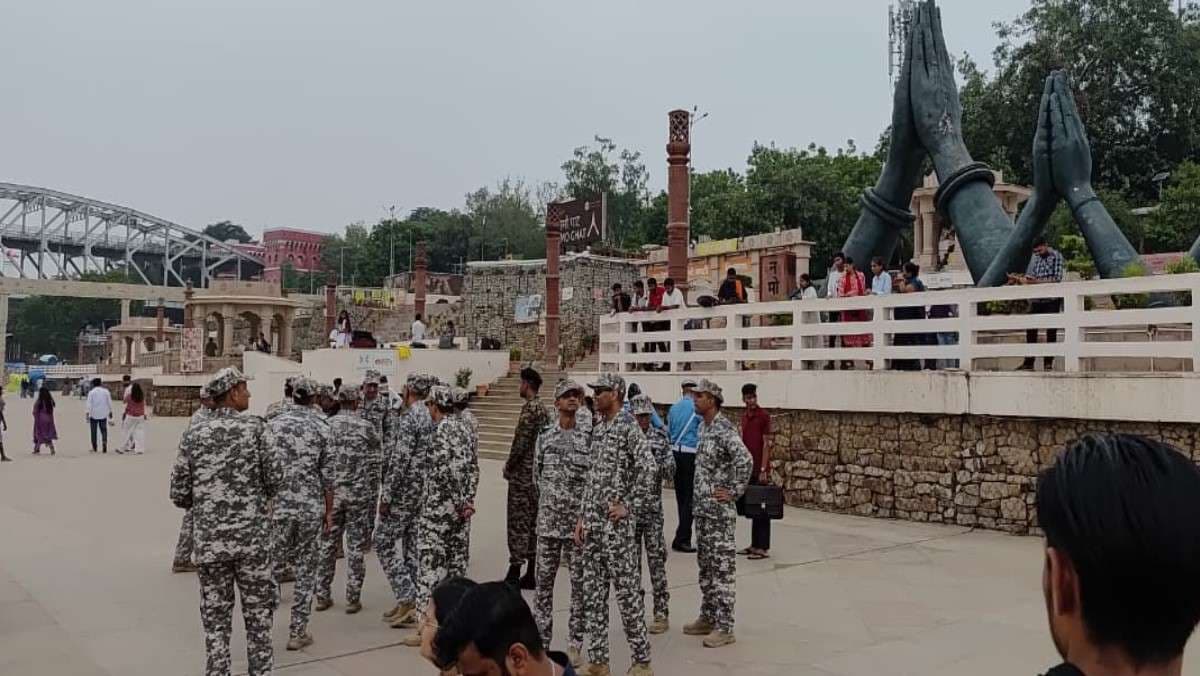 वाराणसी में एयरशो के लिए तैयारियां जोरों पर, गंगा के ऊपर फाइटर विमानों ने भरी गर्जना...