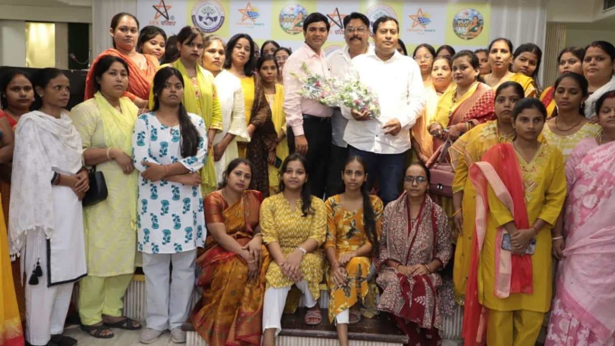 वाराणसी की 30 महिलाएं बनी 'सोलर दीदी', नियुक्ति पत्र पाकर खिले चेहरे