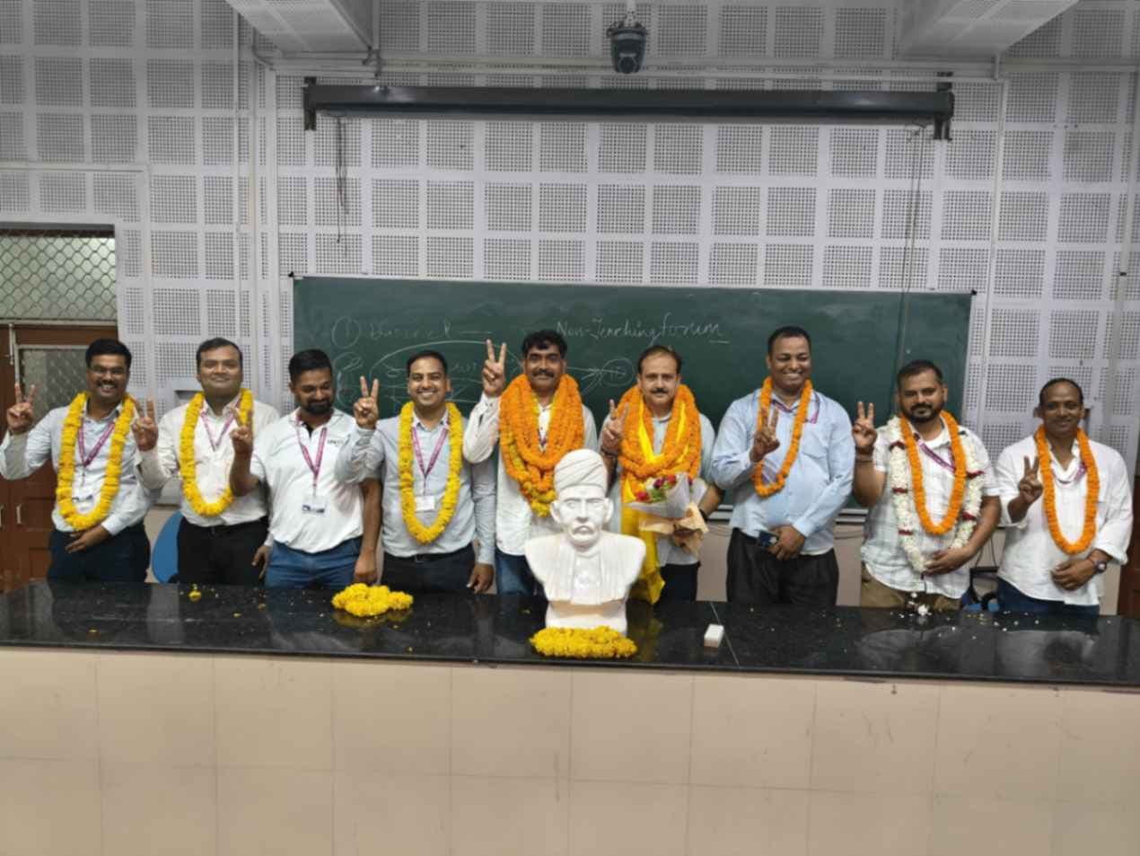IIT (BHU) में गैर-शैक्षणिक कर्मचारियों के अंतरिम फोरम का चुनाव सम्पन्न, गोपाल यादव बने अध्यक्ष...