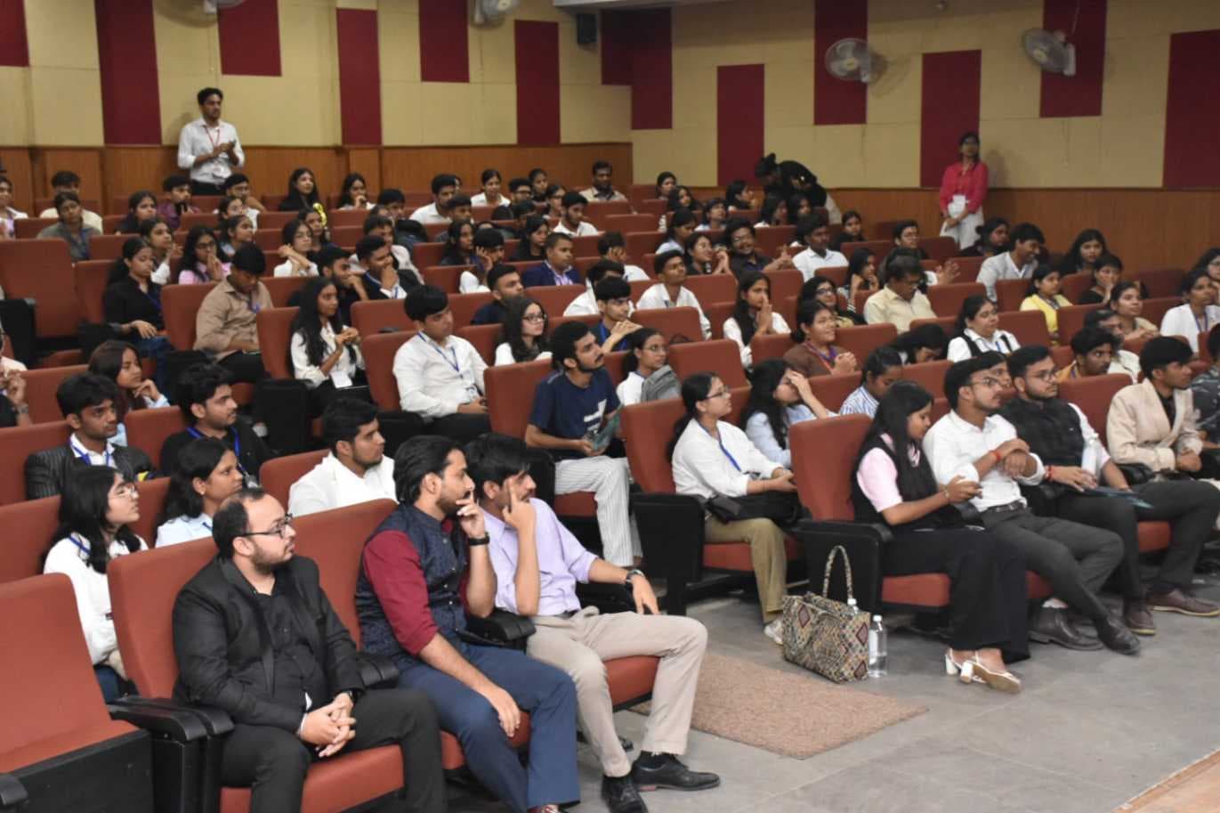 काशी यूथ समिट में गूंजे लोकतांत्रिक संवाद बीएचयू में आयोजित हुई 'मॉक पार्लियामेंट 2.0...