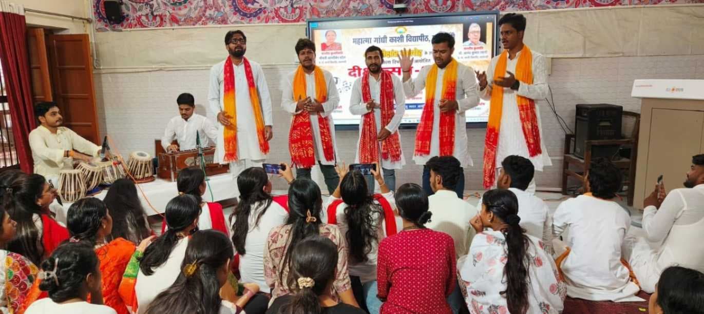 काशी विद्यापीठ में देशभक्ति समूह गीत प्रतियोगिता, विकसित भारत 2047 की थीम पर छात्रों ने बांधा समा...