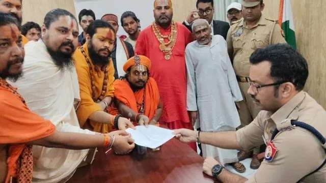 राहुल गांधी समेत तीन सांसदों की मुश्किल बढ़ी वाराणसी में संत की तहरीर पर मुकदमा दर्ज...