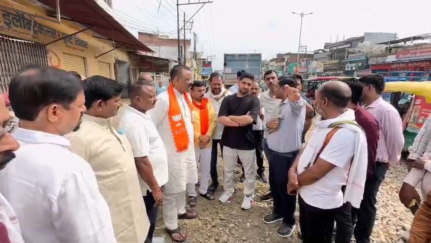 पीडब्ल्यूडी की नाकामी का 'कीचड़', नगर निगम की साख पर लगा रहा बट्टा, निरीक्षण पर पहुंचे महापौर