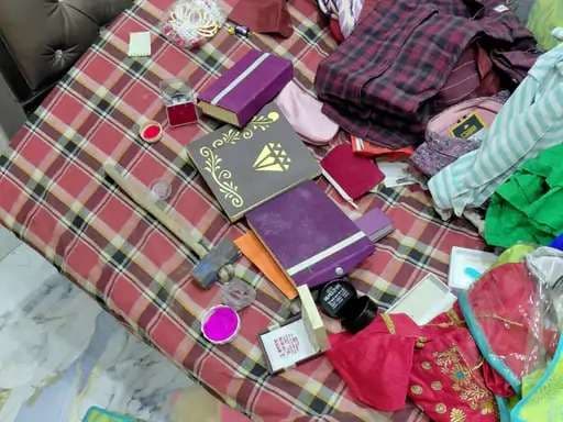 वाराणसी में किराना व्यवसायी के बंद मकान से लाखों की चोरी, पुलिस जांच में जुटी