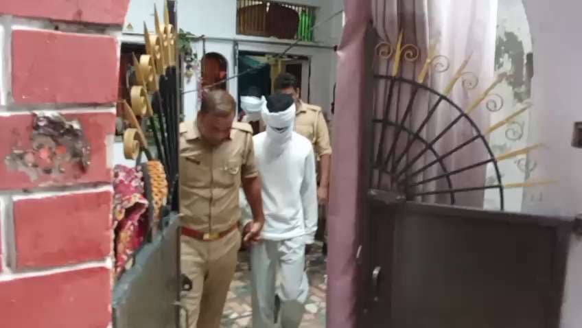 ग्राहक बनकर पहुंची पुलिस ने किया देह व्यापार भंडाफोड़, पकड़े गए युवक-युवतियां