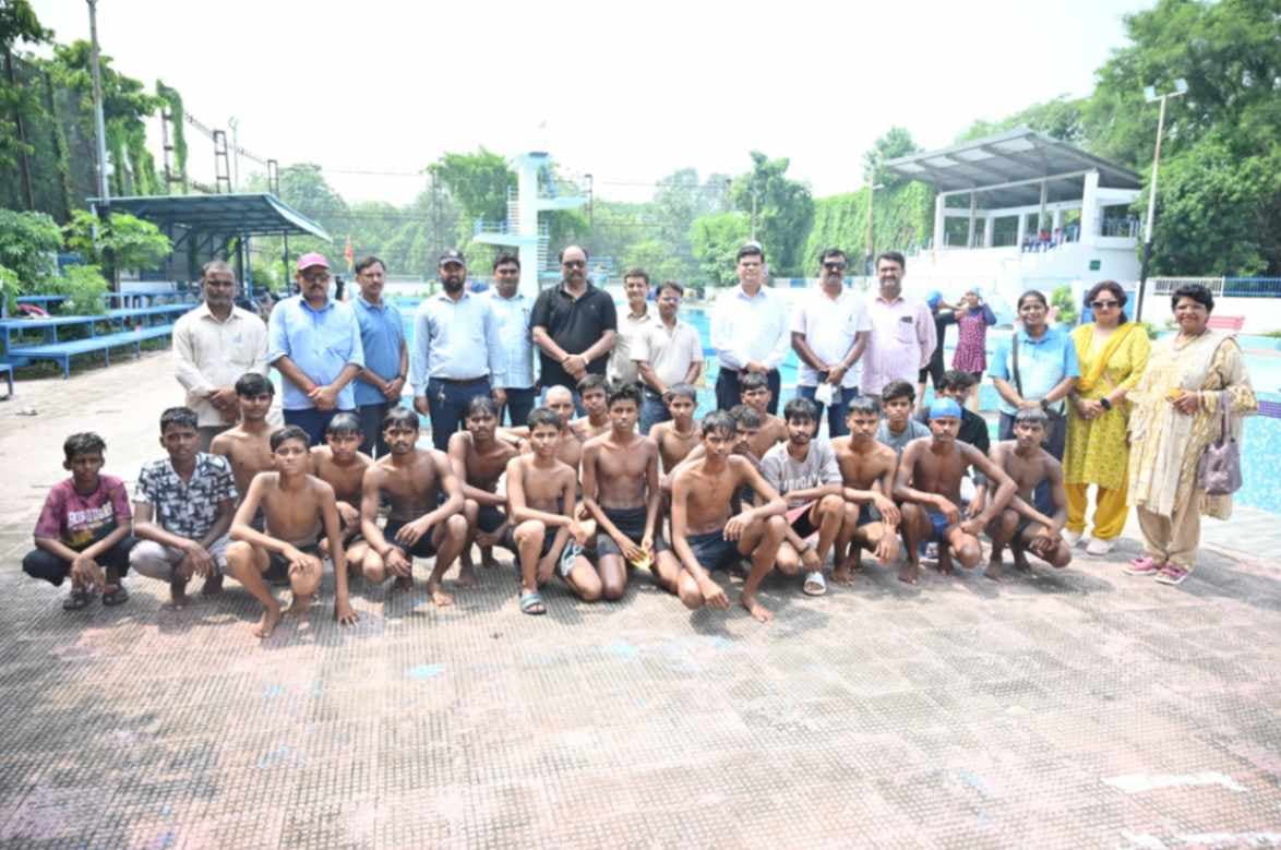 बरेका तरणताल में 70वीं जनपदीय माध्यमिक विद्यालय तैराकी प्रतियोगिता संपन्न