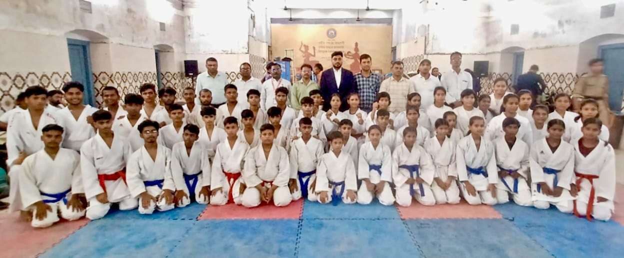 जनपदीय माध्यमिक विद्यालयीय कराटे प्रतियोगिता में खिलाड़ियों ने दिखाया दमखम