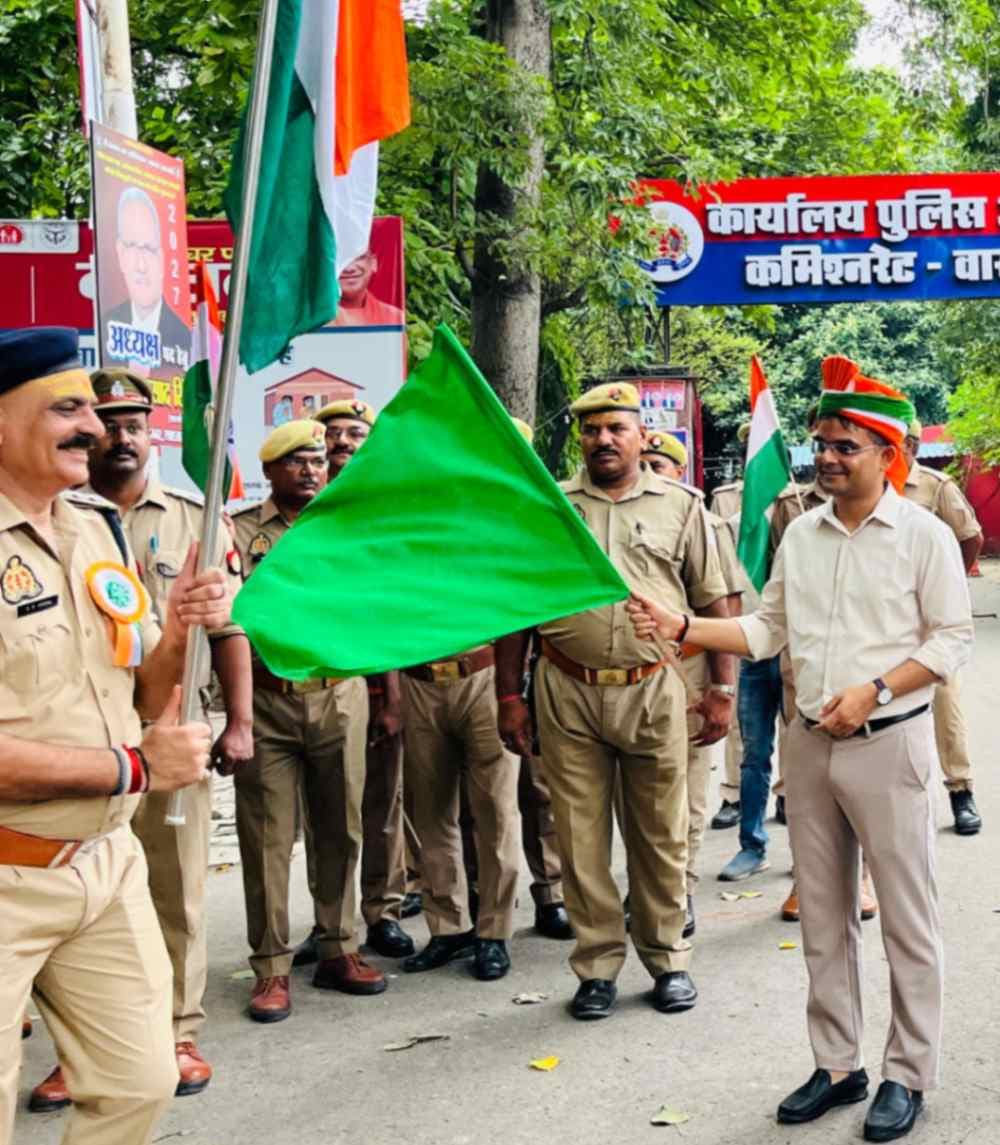 वाराणसी में निकली तिरंगा यात्रा, भारत माता के जयघोष से गूंजा शहर