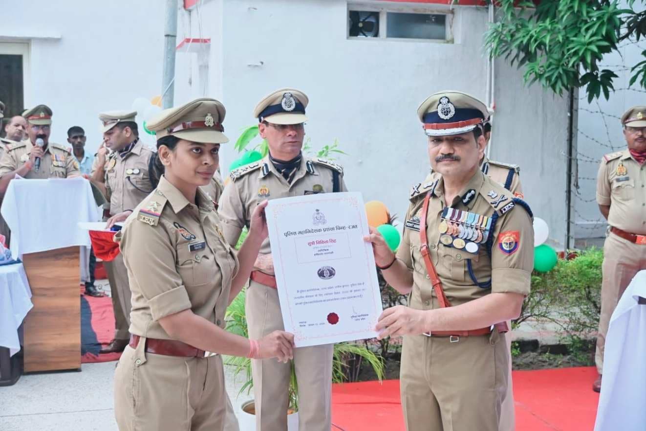 सराहनीय : लंबे समय से लापता नाबालिग बच्चियों को खोज निकालने वाली महिला दरोगा सम्मानित