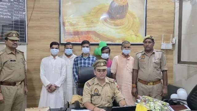 बाबा विश्वनाथ दरबार में सुगम दर्शन के नाम पर श्रद्धालुओं से वसूली करने वाले पांच और गिरफ्तार