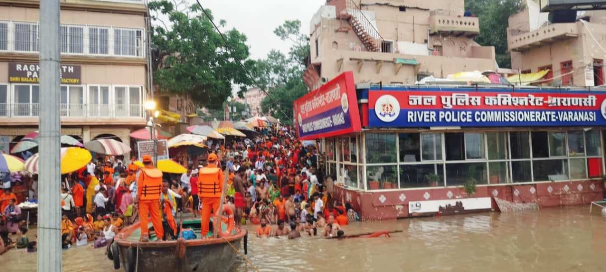 काशी में गंगा ने किया गलियों का रुख, वरुणा नदी में पलट प्रवाह से बढ़ रही मुश्किलें