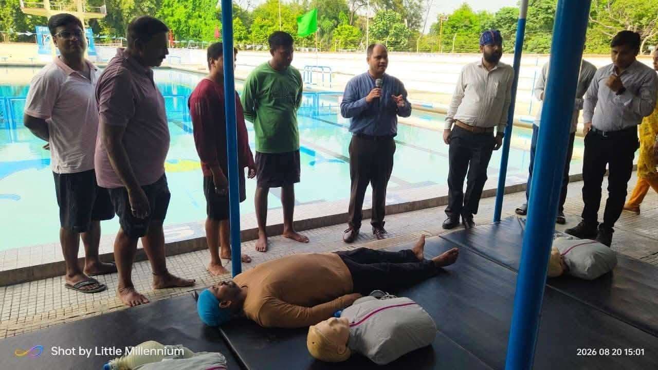 बीएचयू स्विमिंग पूल में सीपीआर पर कार्यशाला, दिए सैद्धांतिक एवं व्यावहारिक ज्ञान