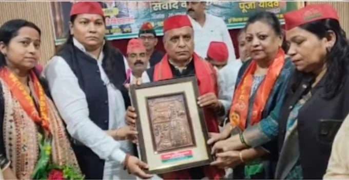 वाराणसी में सपा की पीडीए जन पंचायत, इन मुद्दों पर उठे सवाल
