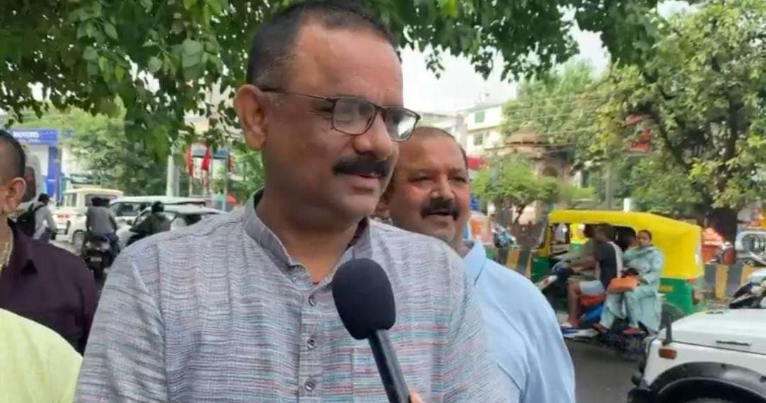 रातभर बारिश के बाद काशी में निकले मेयर, बोले- अब जल्दी निकल जाता है पानी